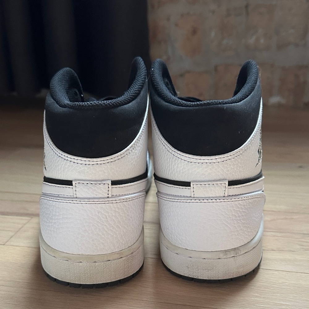 Nike Air Jordan Men's Black and White High-Tops - Picture 4 of 6